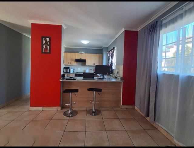 2 BEDROOM TOWNHOUSE FOR SALE IN CASTLEVIEW